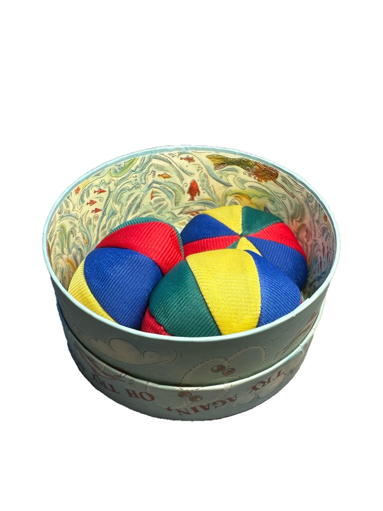 Its a toss up - Juggling balls